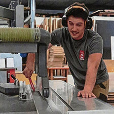 Unser Azubi an der Formatkreissäge